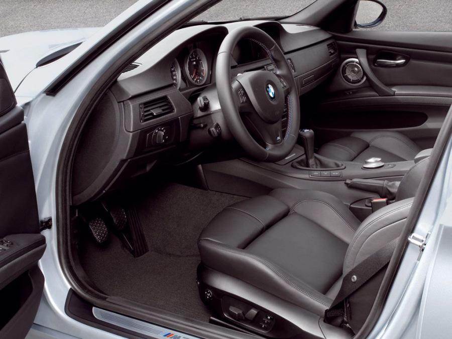  BMW M3 Sedan 2007 года  (фото 39 из 72)